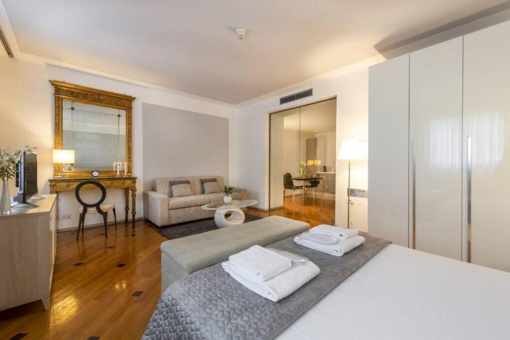 Milan Royal Suites - Centro Duomo Buitenkant foto